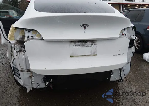 2020 Tesla Model Y Long Range Dual Motor All-Wheel Drive z USA, uszkodzony, nr VIN 5YJYGDEE4LF055566